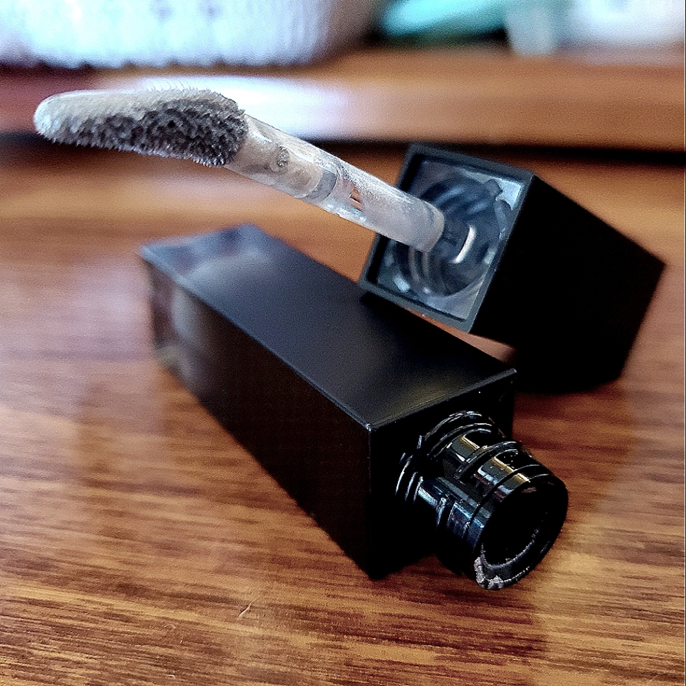 Haus Laboratories liquid shimmer powder